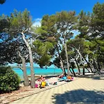 Kamp alanı Two Sisters Mobile Biograd Na Moru