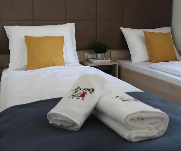 Two Sisters Mobile אתר קמפינג ביוגראד נה מורו