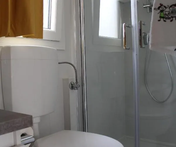 אתר קמפינג Two Sisters Mobile ביוגראד נה מורו